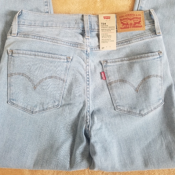 BNWT Light Wash Levi's jeans. - Picture 3 of 5